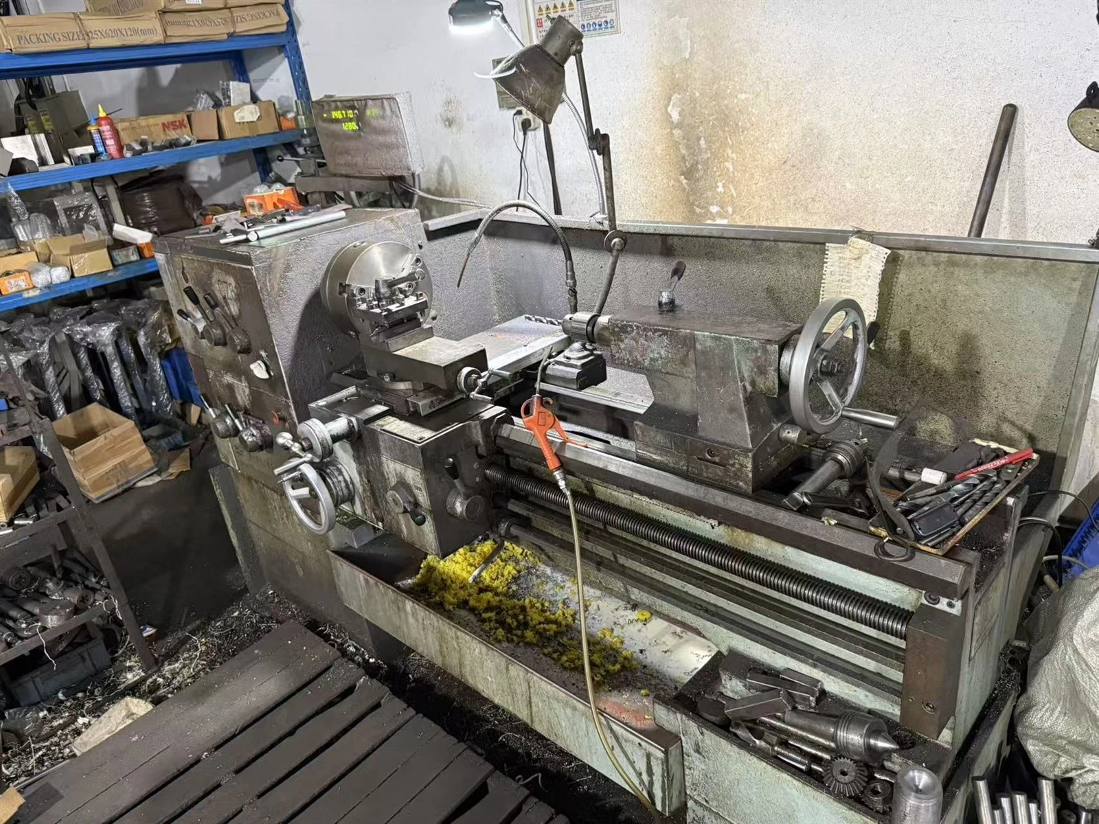 Lathe machining for binding equipment parts at FUDE